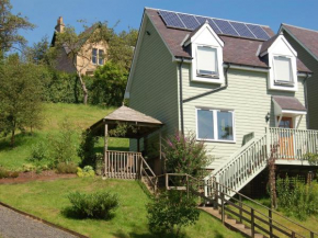 Lovely cottage in garden grounds near centre